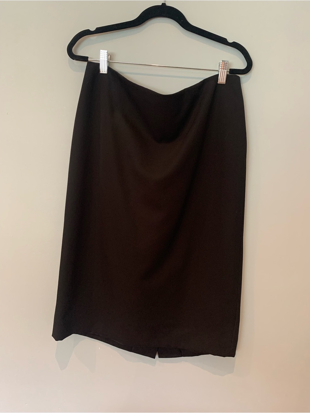 Marc Jacobs Black Pencil Skirt - Sleek Silhouette